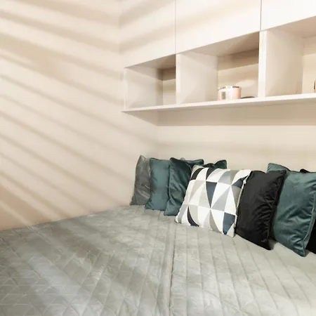 Modern Beige And Grey 3City Apartment In Gdynia By Noclegi Renters